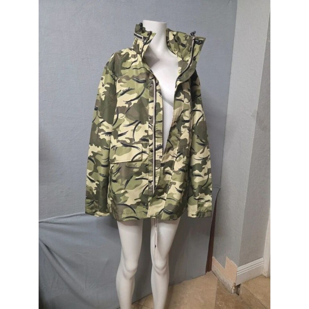 GUESS Men's Technical Camouflage Raincoat Packable Hood jacket Camo